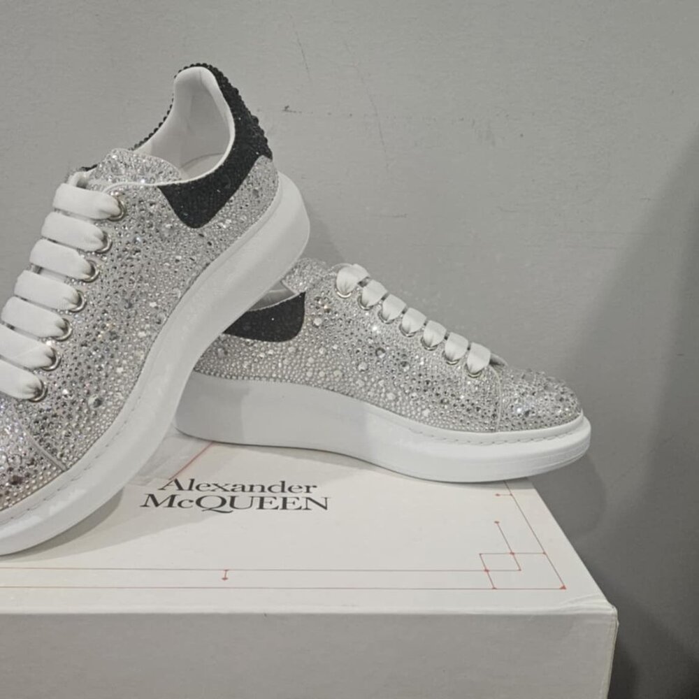 👟 Alexander McQueen Bi-Colour Crystal-Embellished Sneakers - Picture 5 of 9